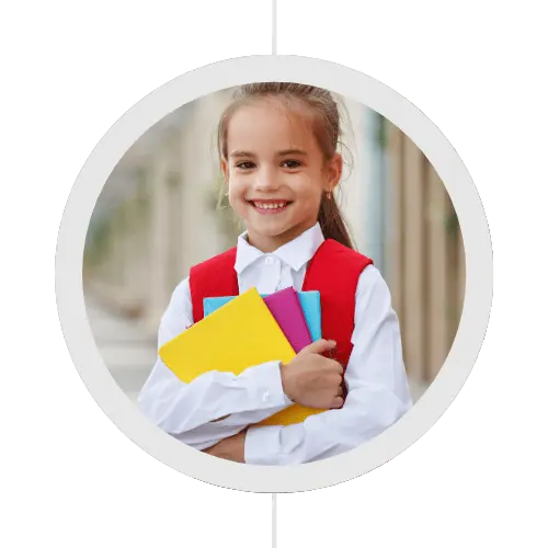 Petite fille studieuse